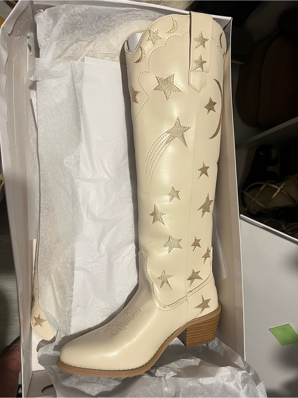 Pink Lily Boutique Cream Star-Embroidered Women's Western Boots**New in Box**